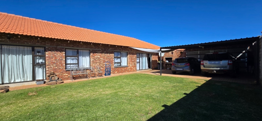 4 Bedroom Property for Sale in Flamwood North West